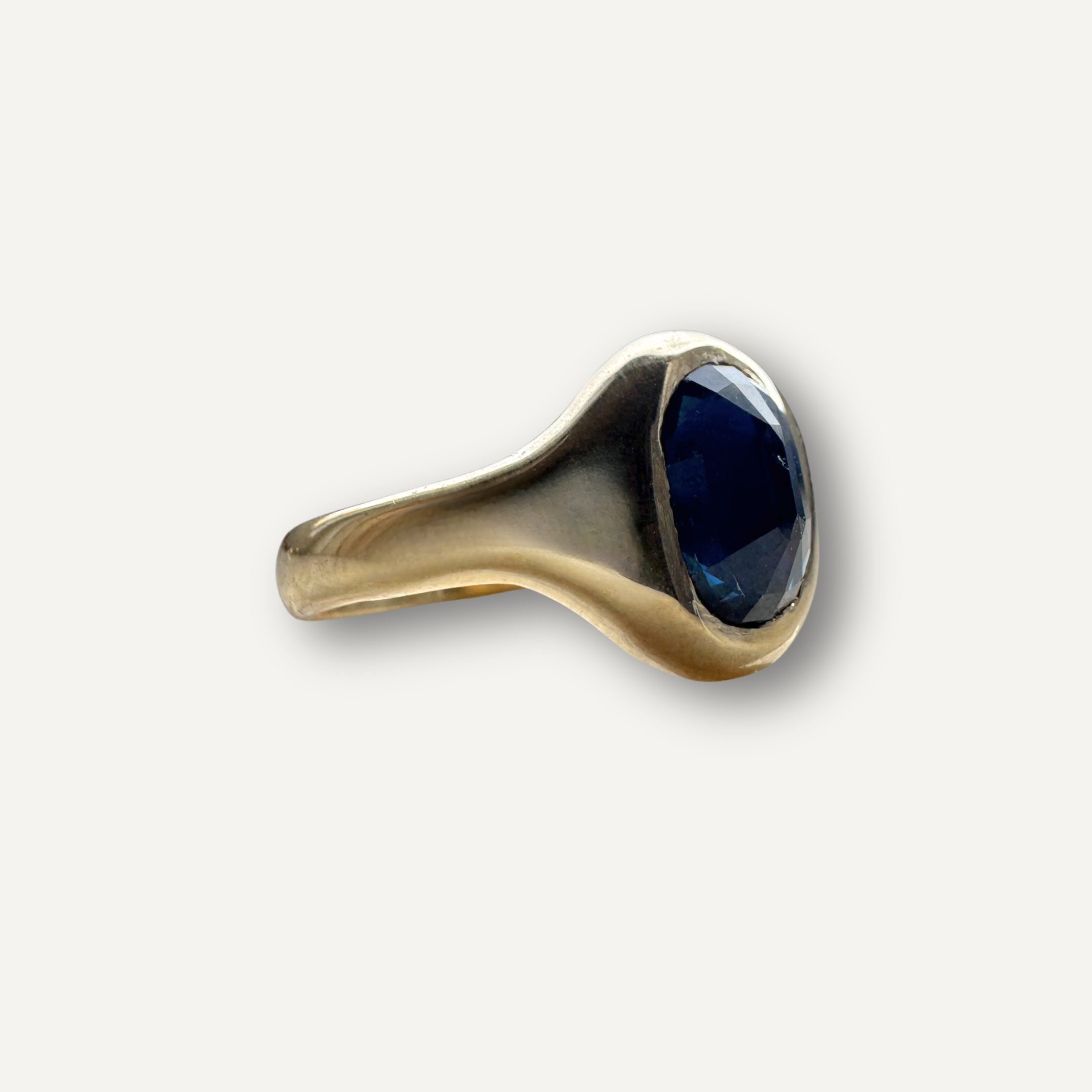 Geel gouden ovale saffierring