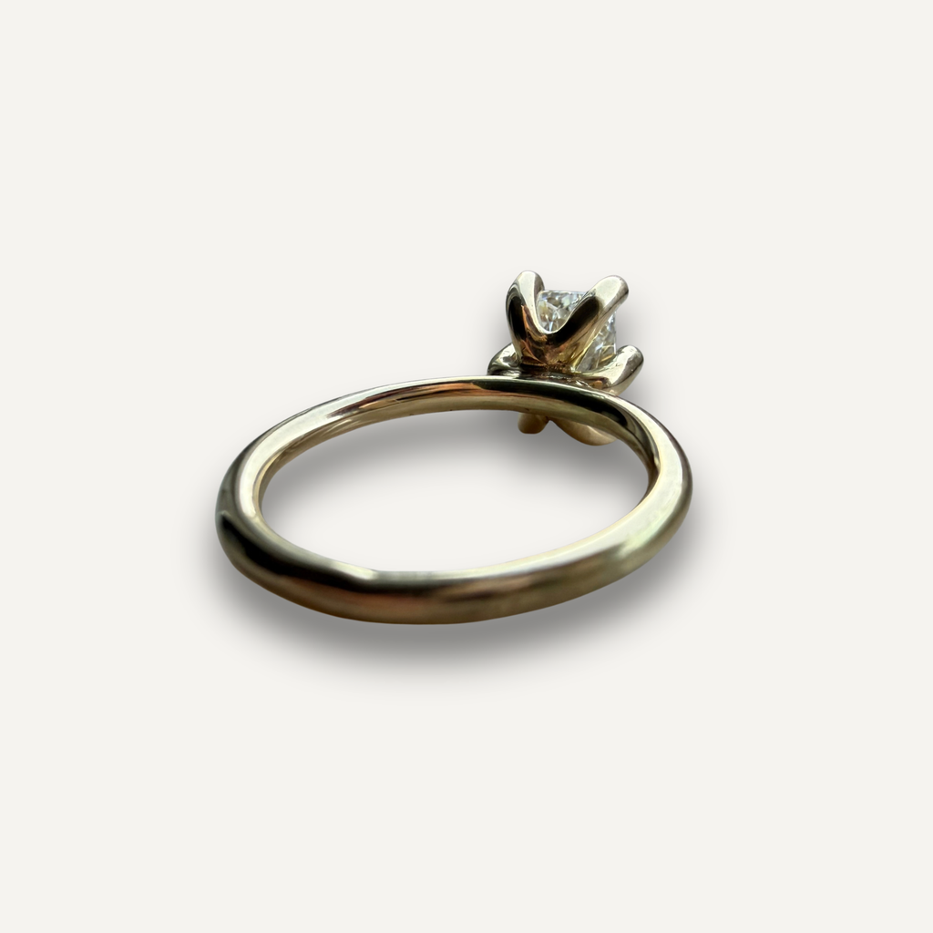 Geelgouden ring met radiant-cut labdiamant