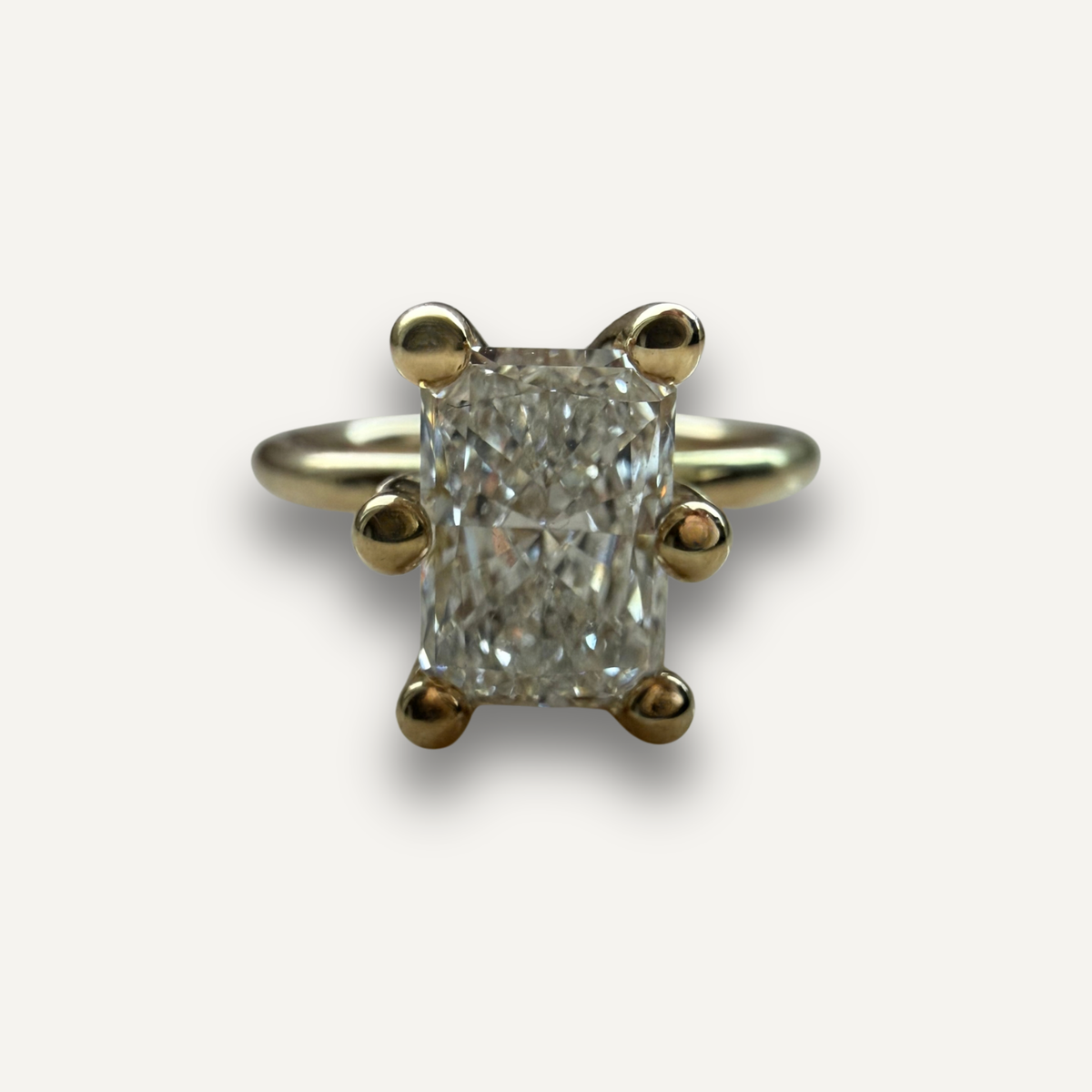 Geelgouden ring met radiant-cut labdiamant